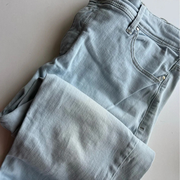 Chico’s • Light Wash Perfect Stretch Crop Jeans - Picture 5 of 6